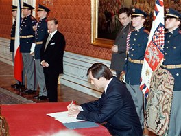 V lednu 1998 jmenoval prezident Václav Havel diplomata Martina Stropnického...