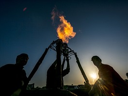 OBRAZEM: V balonu nad opylenými Slapy. A kdo najde svůj dům či hausbót? -  iDNES.cz