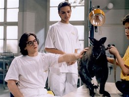 Jan Potm�il a Lucie Zední�ková v seriálu O zví�atech a lidech (1994)