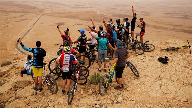 Cyklistit nadenci v Izraeli si uvaj tet etapu Gira.