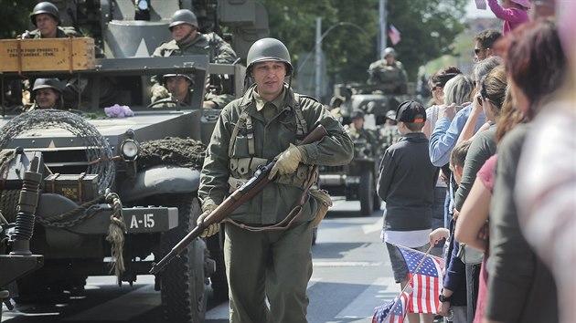 Hlavnm bodem programu oslav osvobozen Plzn americkou armdou byl konvoj 220 vojenskch historickch vozidel a pelet letoun Convoy of Liberty (5. 5. 2018).