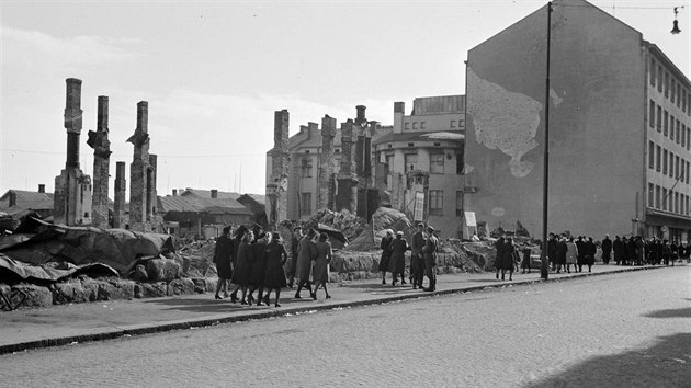 Město Oulu poničené sovětskými bombardéry (rok 1944 / pokračovací válka 1941 až 1944)