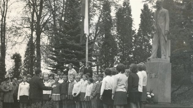 Slavnost u pomníku obnoveném v roce 1968