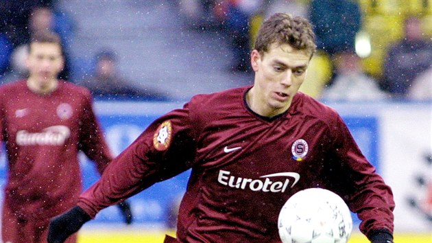 Fotbalista AC Sparty Praha Pavel Pergl v ligovm utkn proti FK Teplice. (16. nora 2003)