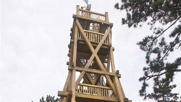 Rozhledna v pra�sk� zoologick� zahrad� byla otev�ena v �ervnu 2009.