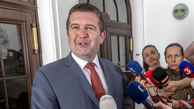 ��f �SSD Jan Ham��ek tlumo�� v�sledky pond�ln�ho jedn�n� s Babi�em (7. kv�tna 2018).