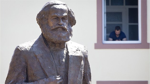 Socha Karla Marxe v německém Trieru