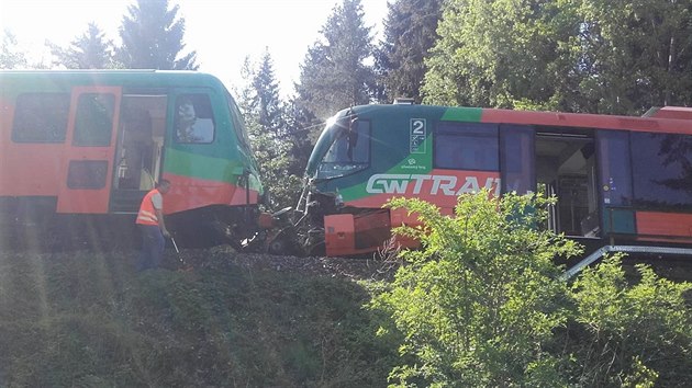 U obce M se srazily dva osobn vlaky. (3. kvtna 2018)