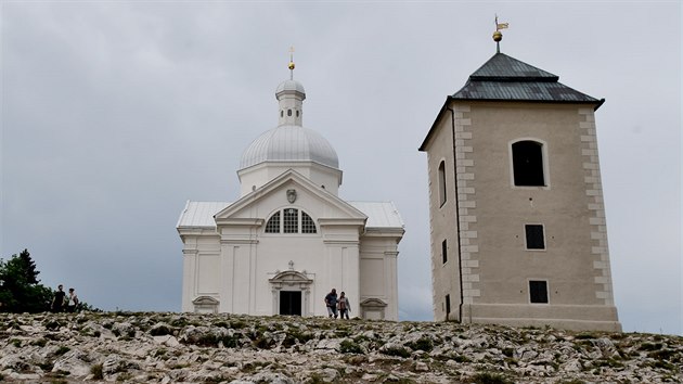 Svatý kopeček u Mikulova je vyhledávanou destinací turistů i snoubenců, svatebčané však nedodržují pravidla ohledně povolení vjezdu.