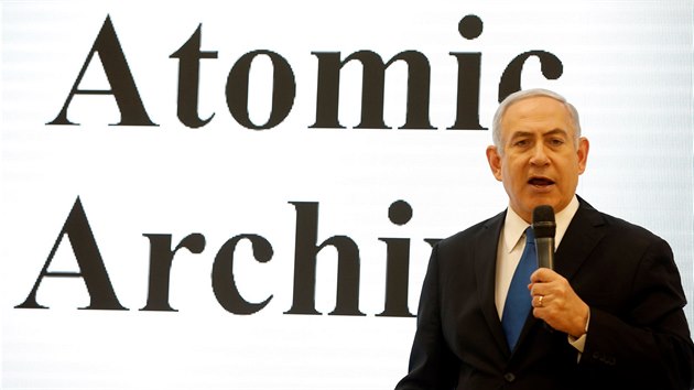 Izraelsk premir Benjamin Netanjahu v pondl v mimodnm televiznm projevu obvinil Tehern, e po podepsn jadern dohody v roce 2015 lhal a nadle rozioval sv schopnosti v oblasti vvoje jadernch zbran. (1. kvtna 2018)