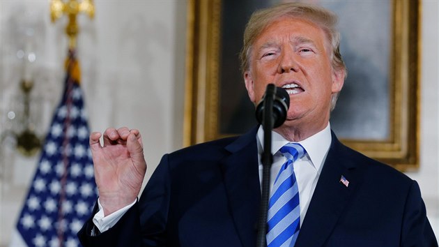 Americký prezident Donald Trump v úterý oznámil, že Spojené státy odstupují od mezinárodní jaderné dohody s Íránem. (8. květen 2018)