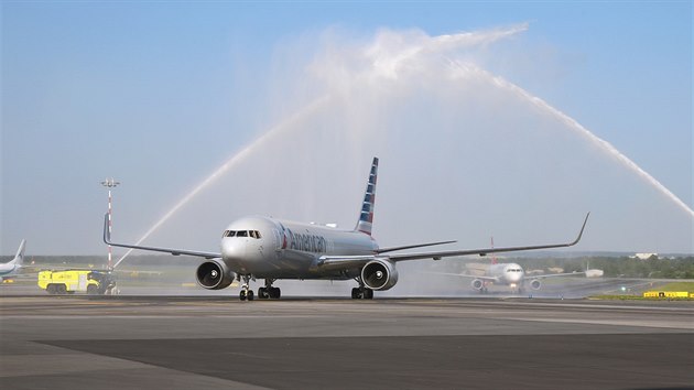 Letecká společnost American Airlines zahájila pravidelné lety mezi Prahou a Filadelfií. (5. května 2018)