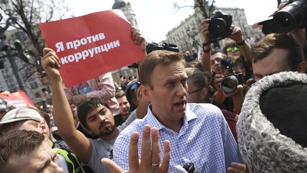 Odpůrci prezidenta Vladimíra Putina demonstrovali v Moskvě. Byl mezi nimi i opoziční předák Alexej Navalnyj. (5. května 2018)