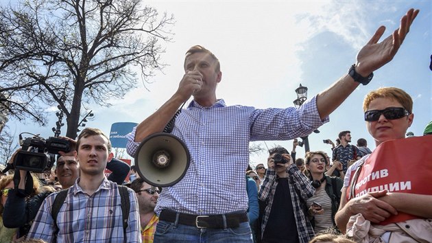 Odprci prezidenta Vladimra Putina demonstrovali v Moskv. Byl mezi nimi i opozin pedk Alexej Navalnyj. (5. kvtna 2018)