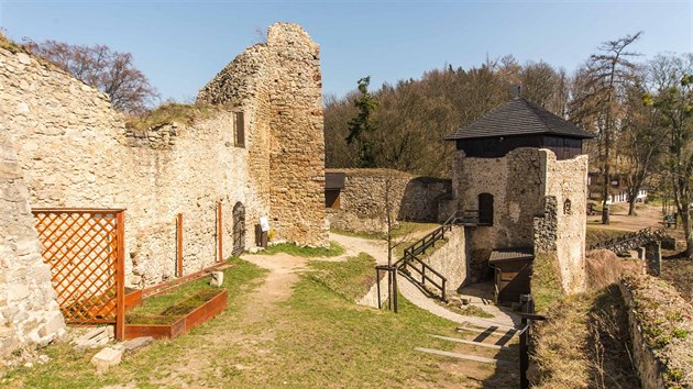 Zcenina hradu Lukova