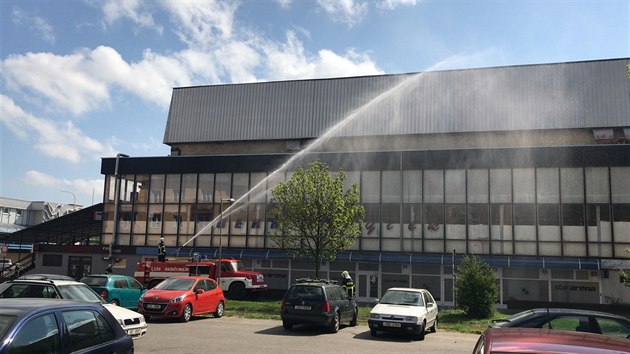 Stedoet hasii zasahovali u pbramskho zimnho stadionu, kde do ovzdu unikl pavek. (9.5.2018)