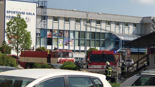 Stedoet hasii zasahovali u pbramskho zimnho stadionu, kde do ovzdu unikl pavek. (9.5.2018)