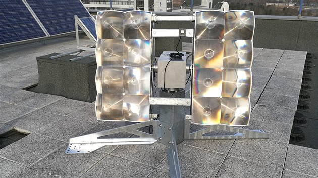 Solární panel s koncentrovanou fotovoltaikou. Nápad vznikl v hlavě vědců ze Západočeské univerzity.