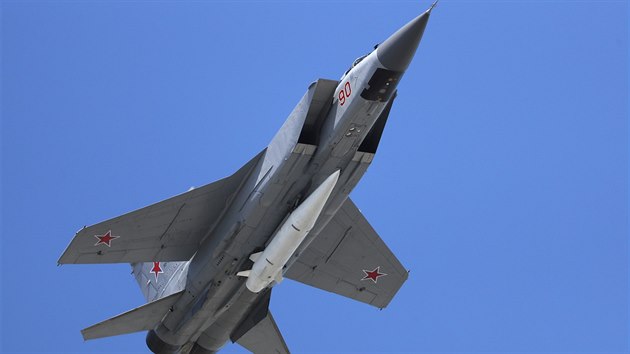 Nad Rudm nmstm peltl i letoun MiG-31K. (9. kvtna 2018)
