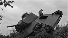 Sovtský tank T-50 vyazený z provozu bhem pokraovací války. Lehkých tank...