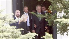 Prezident Milo Zeman odchází ze slavnostní  recepce, kterou uspoádala...