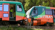 U obce Mí se srazily dva osobní vlaky. (3. kvtna 2018)