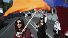 Příznivci opozičního vůdce Nikola Pašinjana v Arménii blokují silnice u...