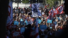 V Paříži protestovalo proti prezidentu Macronovi až 40 tisíc lidí. (5. května...