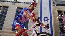 Thibaut Pinot pi prezentaci na startu Gira v Jeruzalém