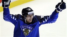 Finský útoník Marko Anttila se prosadil proti Norm.
