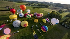 Májová fiesta, horkovzdu�ný balon, balonové létání, Slapská p�ehrada, pyl,...