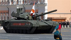 Rudým náměstím projely i tanky T-14 Armata. (9. května 2018)