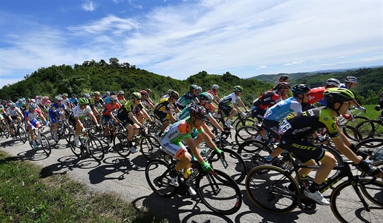 Momentka z dest etapy cyklistickho Gira.