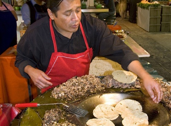 Cabeza, maso okrájené z lebky, najdete na každém mexickém tržišti.