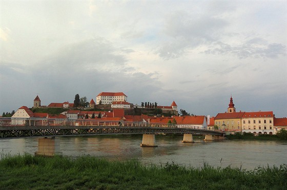 Dominantou Ptuje je hrad z 12. století, který se tyčí nad městem.