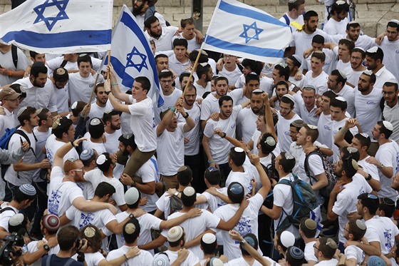 Desítky tisíc Izraelc pochodovaly v rámci oslav Dne Jeruzaléma ulicemi tohoto...