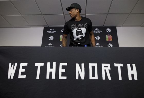 DeMar DeRozan na tiskové konferenci k závru sezony Toronto Raptors