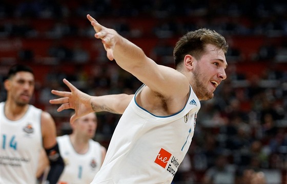 Luka Doni z Realu Madrid oslavuje svou trefu proti CSKA.