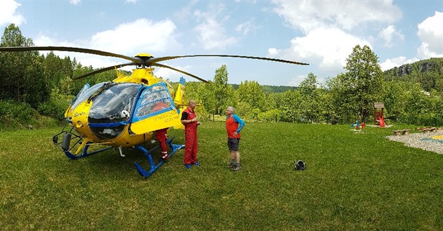 V Kruných horách spadl horolezec, musel pro nj letl vrtulník. (12. kvtna...