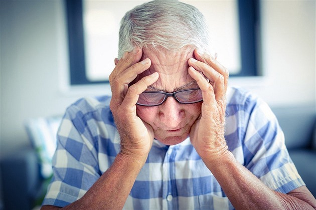 Falešný bankéř vysával ze seniorů peníze. Muž na podvod naletěl už podruhé