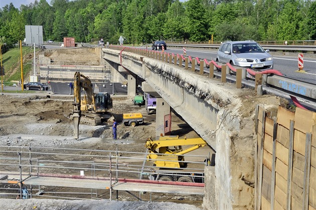 P�emost�ní ulice Romana Havelky nejprve deset let neslou�ilo. A pak silni�á�i...