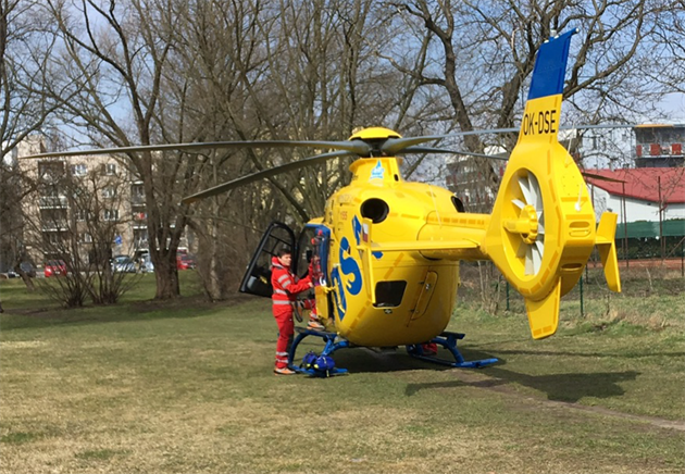 Vrtulník pardubické záchranky.