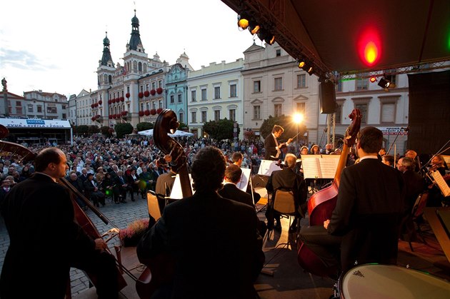 Komorní filharmonie Pardubice se na zaátku záí pedstaví na open air koncertu...