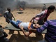 Pi nepokojch na hranicch Izraele a Gazy zemely destky Palestinc. (14....