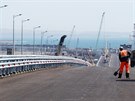 Stavba mostu z ruské pevniny na anektovaný Krym (jaro 2018)