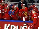 Ruský hokejista Maxim Mamin slaví gól proti Slovensku se svými spoluhrái na...