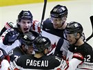 Kanada hromadn oslavuje gól do branky Lotyska