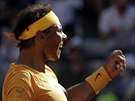 panlský tenista Rafael Nadal slaví výhru nad Srbem Novakem Djokoviem v...