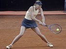 Ruská tenistka Maria arapovová bojuje v semifinále turnaje v ím s Rumunkou...