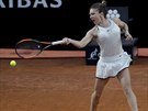 Simona Halepová vkládá do forhendu vekerou svou energii.